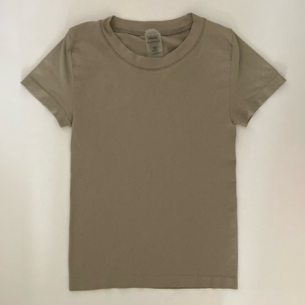 Sunday Best women’s X-Small ‘Sinch Seamless’ tan short-sleeve shirt